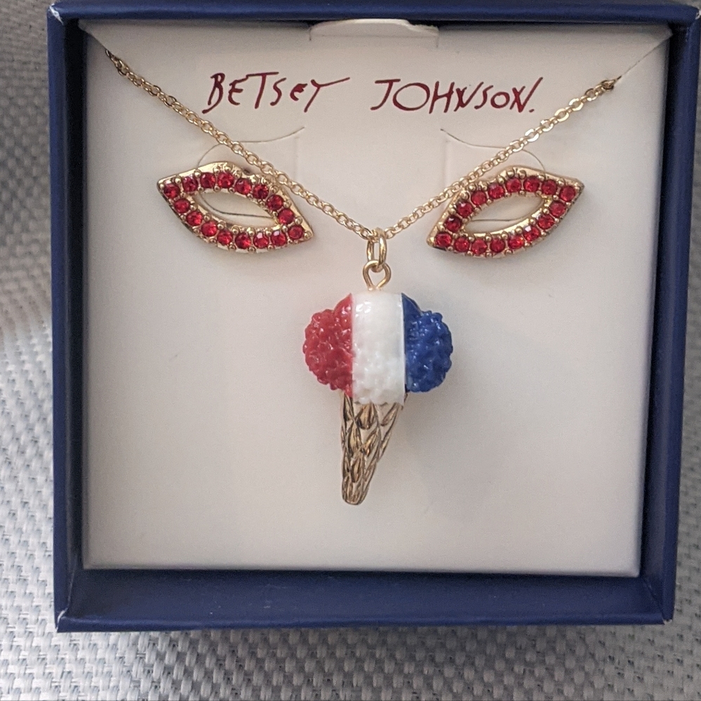 Betsey Johnson Gold Tone Ice Cream Cone Necklace and Lip Stud Earrings NIB